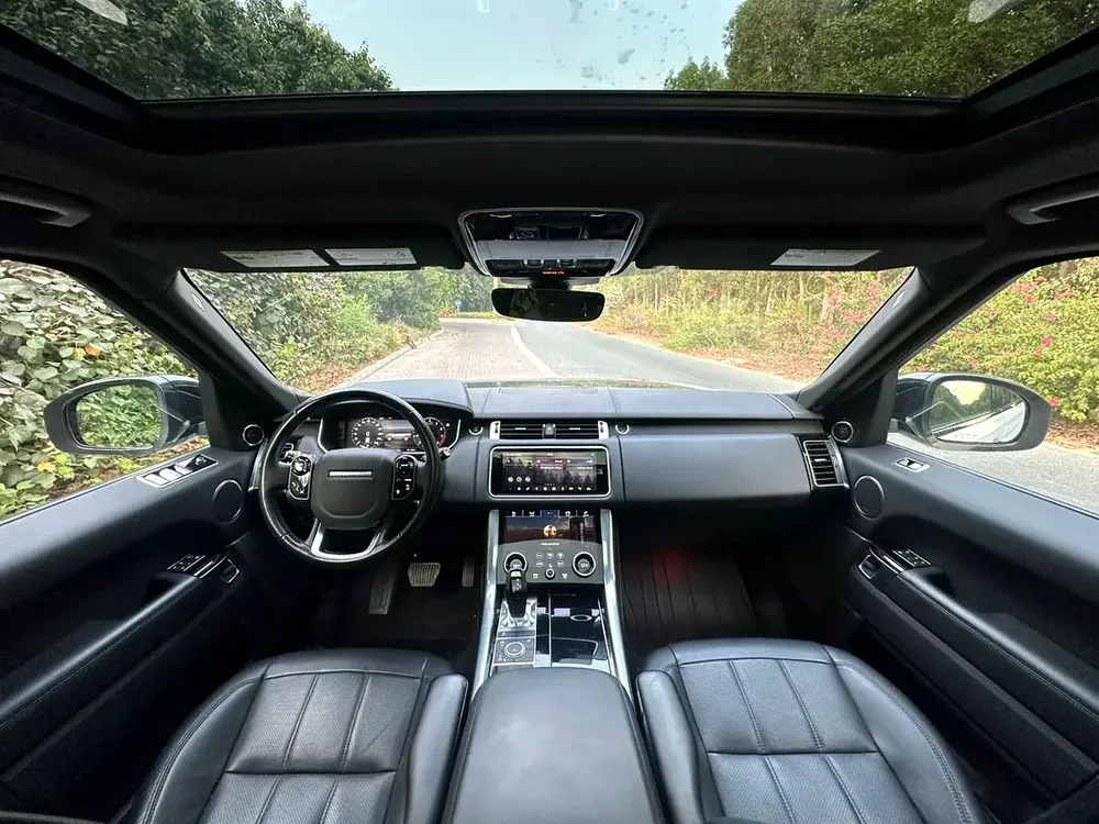 2019 Range Rover Sport HSE – SVR Kit | 3.0L V6 | 340 HP | Perfect Condition - Image 14