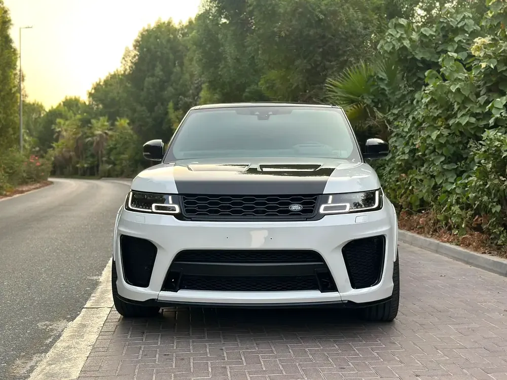 2019 Range Rover Sport HSE – SVR Kit | 3.0L V6 | 340 HP | Perfect Condition - Image 4