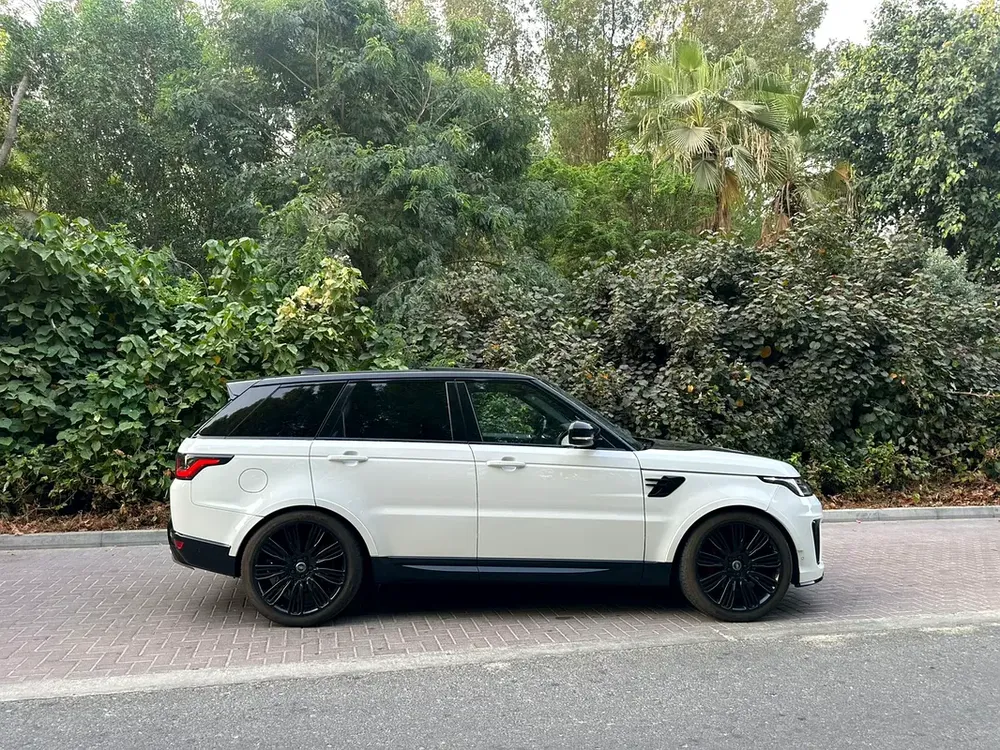 2019 Range Rover Sport HSE – SVR Kit | 3.0L V6 | 340 HP | Perfect Condition - Image 6