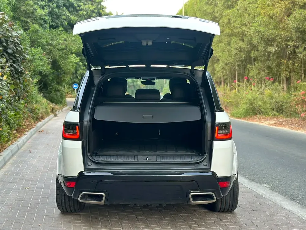 2019 Range Rover Sport HSE – SVR Kit | 3.0L V6 | 340 HP | Perfect Condition - Image 7