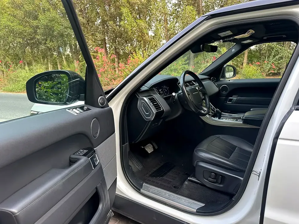 2019 Range Rover Sport HSE – SVR Kit | 3.0L V6 | 340 HP | Perfect Condition - Image 9