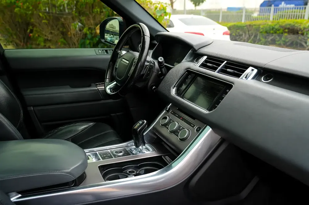 Land Rover Range Rover Sport HSE 2014 | GCC Specs | Well Maintained - Image 9