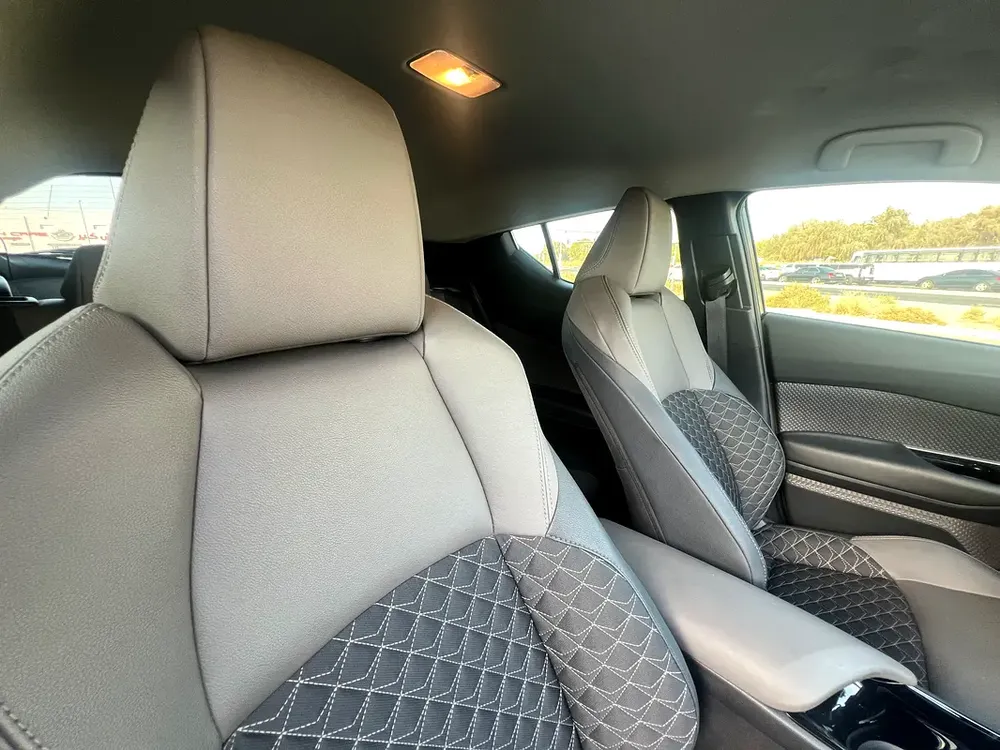 2022 Toyota C-HR G Trim - GCC Specs - Low Km | Original Paint | Zero Accident - Image 10