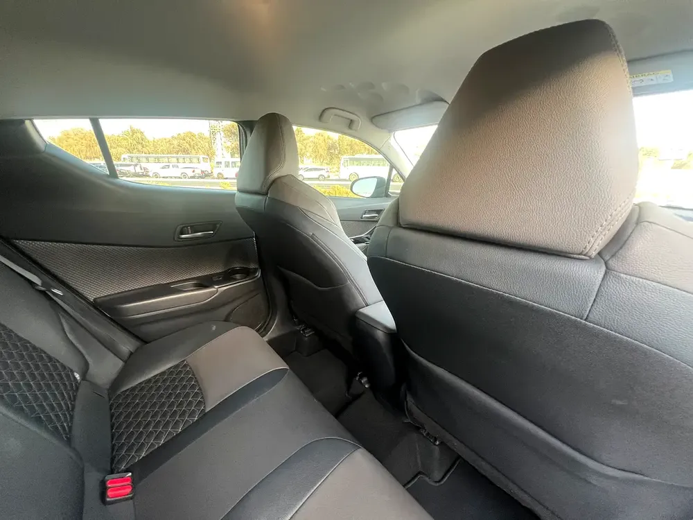 2022 Toyota C-HR G Trim - GCC Specs - Low Km | Original Paint | Zero Accident - Image 11