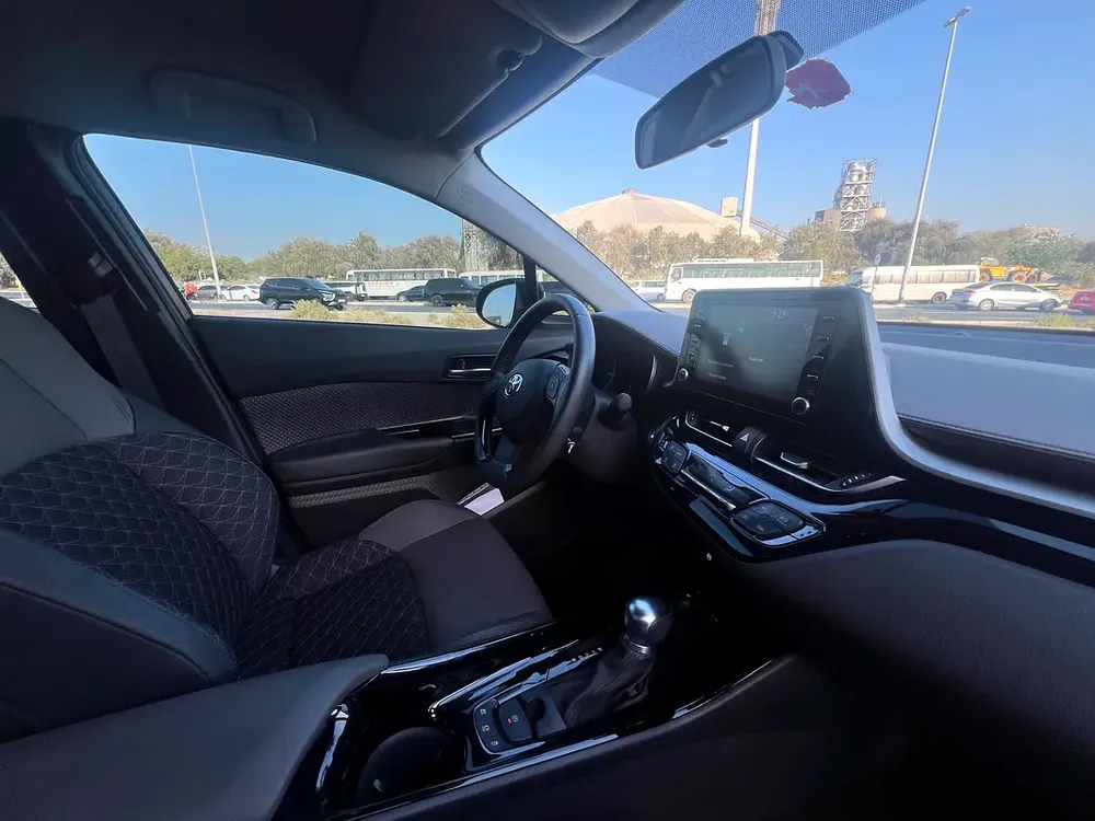 2022 Toyota C-HR G Trim - GCC Specs - Low Km | Original Paint | Zero Accident - Image 9