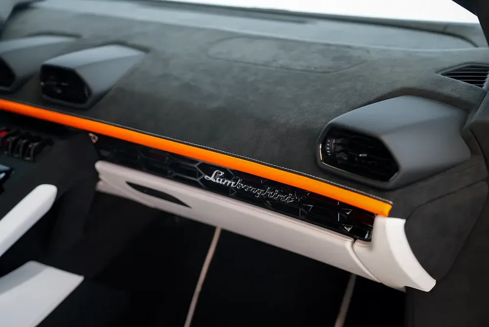 ULTIMATE MOTORS SERVICE TILL NOV 2026 | CARBON INTERIOR | TRI TONE INTERIOR | TECNICA - Image 10