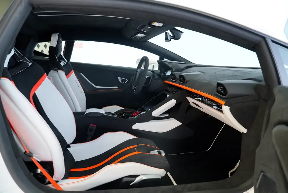 ULTIMATE MOTORS SERVICE TILL NOV 2026 | CARBON INTERIOR | TRI TONE INTERIOR | TECNICA - Image 11