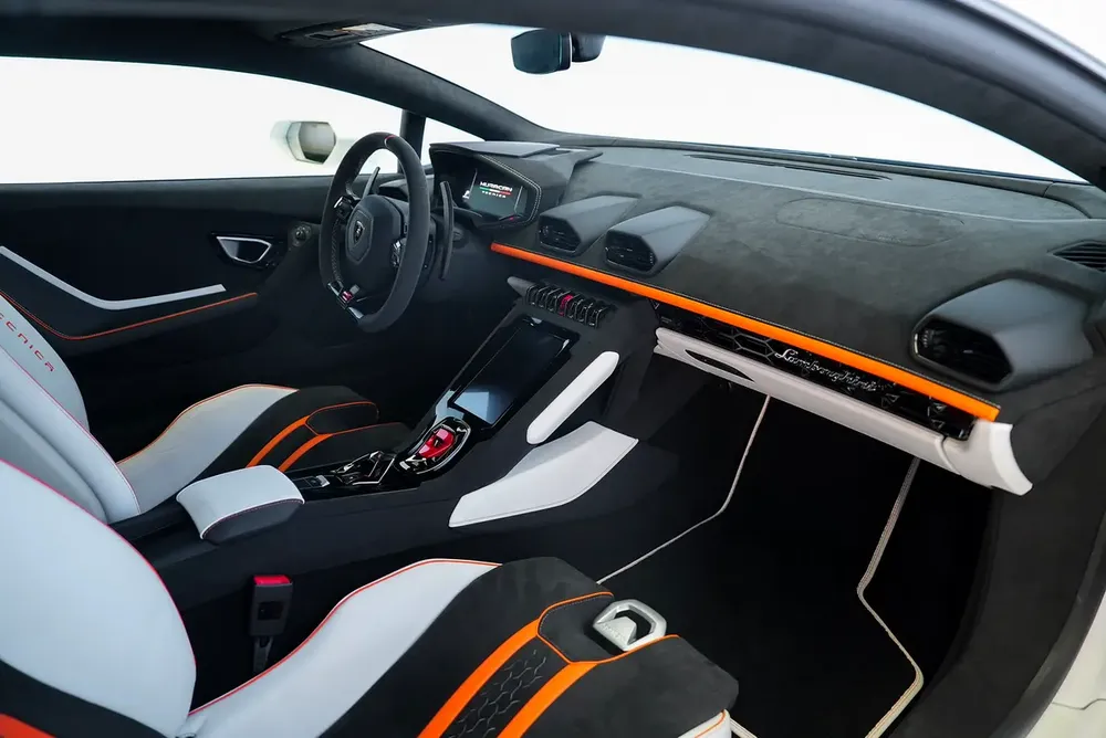 ULTIMATE MOTORS SERVICE TILL NOV 2026 | CARBON INTERIOR | TRI TONE INTERIOR | TECNICA - Image 12