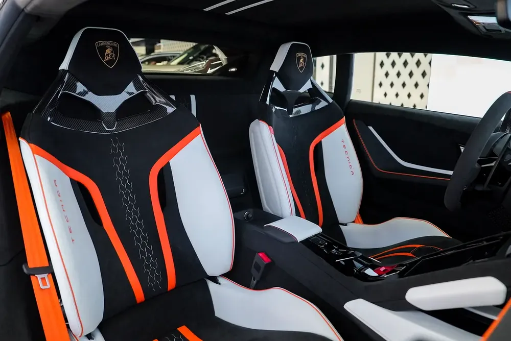 ULTIMATE MOTORS SERVICE TILL NOV 2026 | CARBON INTERIOR | TRI TONE INTERIOR | TECNICA - Image 13
