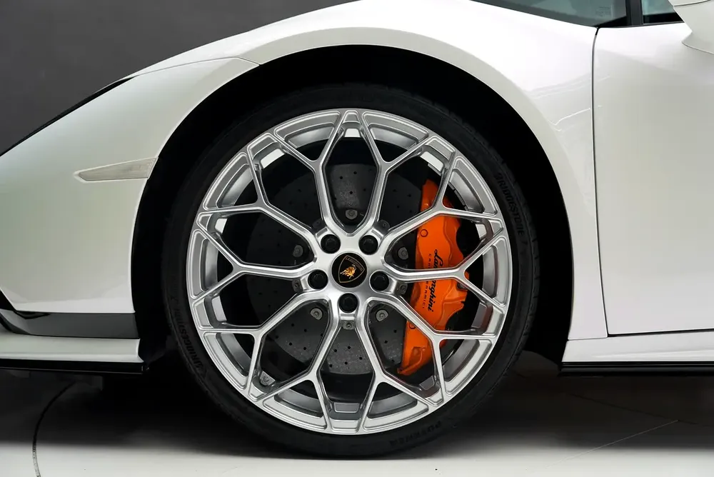 ULTIMATE MOTORS SERVICE TILL NOV 2026 | CARBON INTERIOR | TRI TONE INTERIOR | TECNICA - Image 6