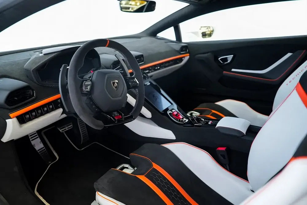 ULTIMATE MOTORS SERVICE TILL NOV 2026 | CARBON INTERIOR | TRI TONE INTERIOR | TECNICA - Image 7