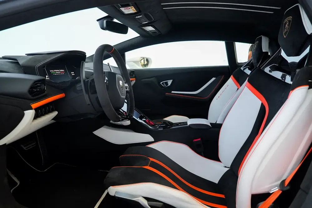 ULTIMATE MOTORS SERVICE TILL NOV 2026 | CARBON INTERIOR | TRI TONE INTERIOR | TECNICA - Image 9