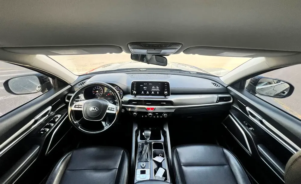 2020 Kia Telluride LX 
3.8L V6 - Rear Camera  Sensor  - Leather Seats  With Rims - - Image 10