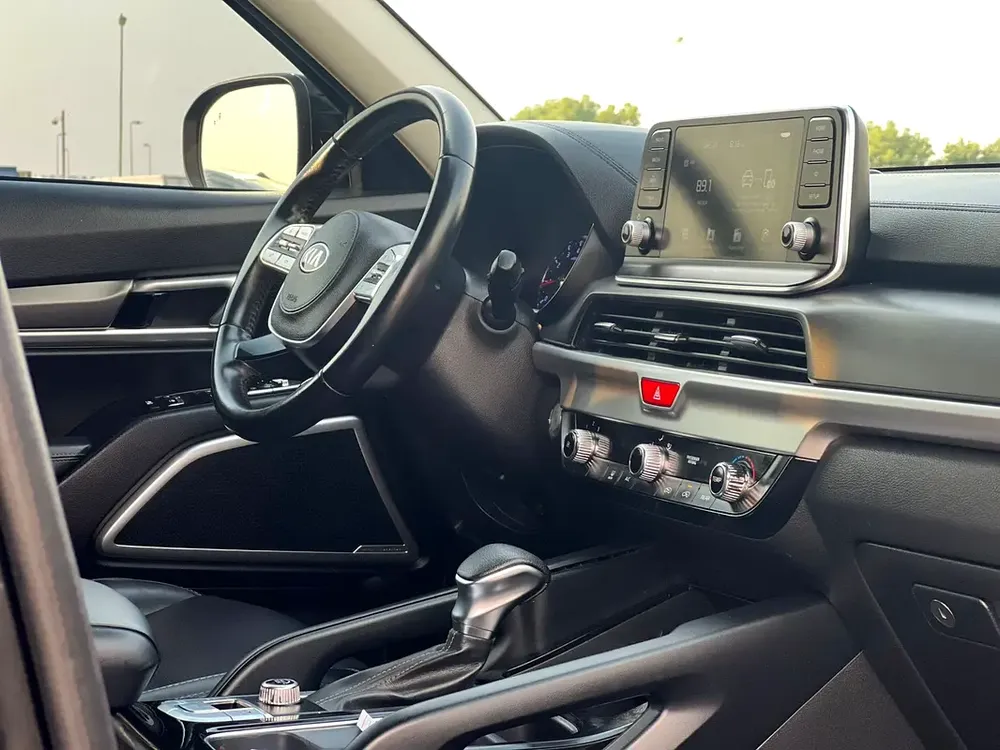 2020 Kia Telluride LX 
3.8L V6 - Rear Camera  Sensor  - Leather Seats  With Rims - - Image 12
