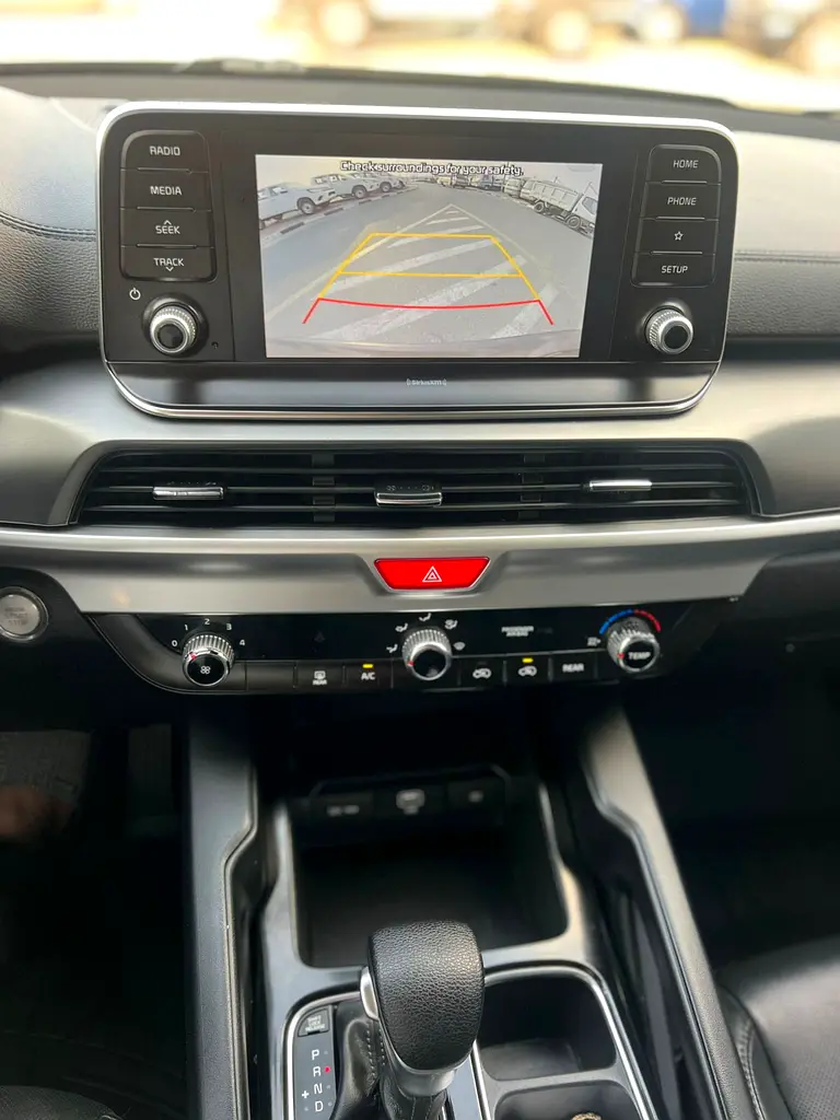 2020 Kia Telluride LX 
3.8L V6 - Rear Camera  Sensor  - Leather Seats  With Rims - - Image 20