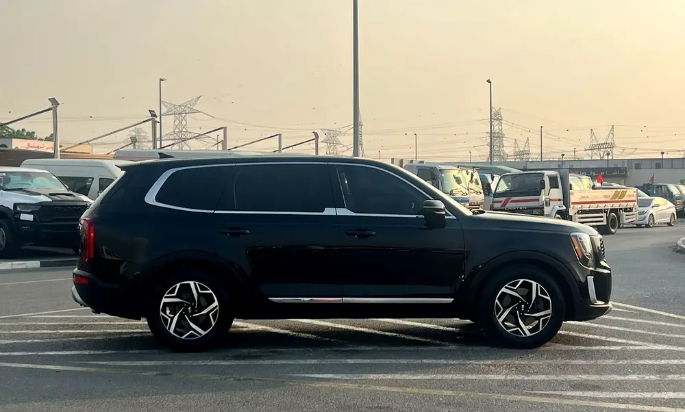 2020 Kia Telluride LX 
3.8L V6 - Rear Camera  Sensor  - Leather Seats  With Rims - - Image 4
