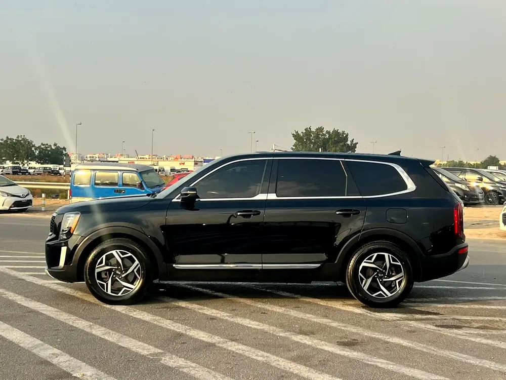 2020 Kia Telluride LX 
3.8L V6 - Rear Camera  Sensor  - Leather Seats  With Rims - - Image 5