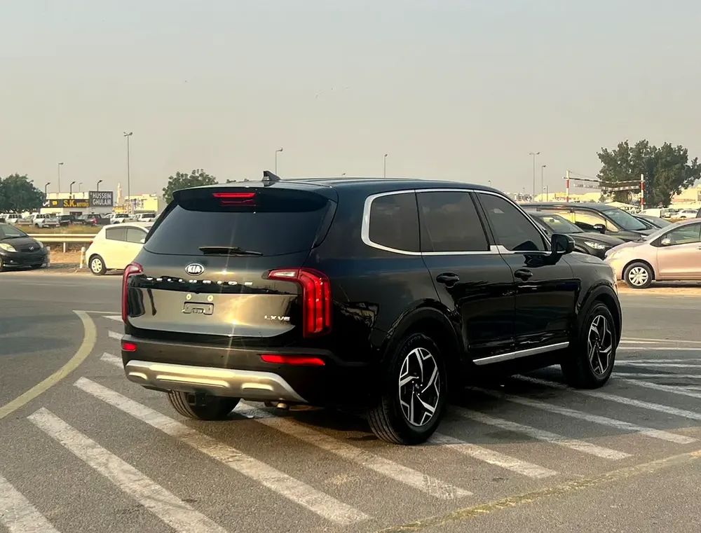 2020 Kia Telluride LX 
3.8L V6 - Rear Camera  Sensor  - Leather Seats  With Rims - - Image 6