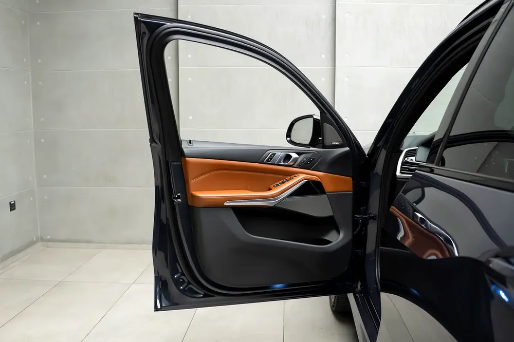 BMW X5 M50i 2021 GCC Specs low mileage - Image 19