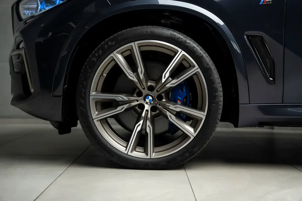 BMW X5 M50i 2021 GCC Specs low mileage - Image 5