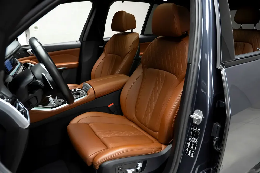 BMW X5 M50i 2021 GCC Specs low mileage - Image 9