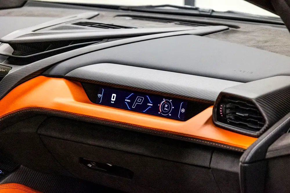 Lamborghini Revuelto - GCC Specs - Warrant Available - Image 11