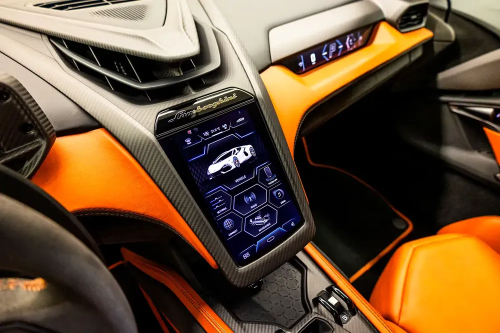 Lamborghini Revuelto - GCC Specs - Warrant Available - Image 18
