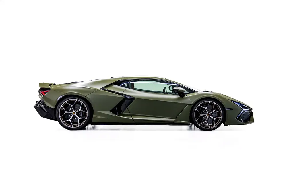 Lamborghini Revuelto - GCC Specs - Warrant Available - Image 4
