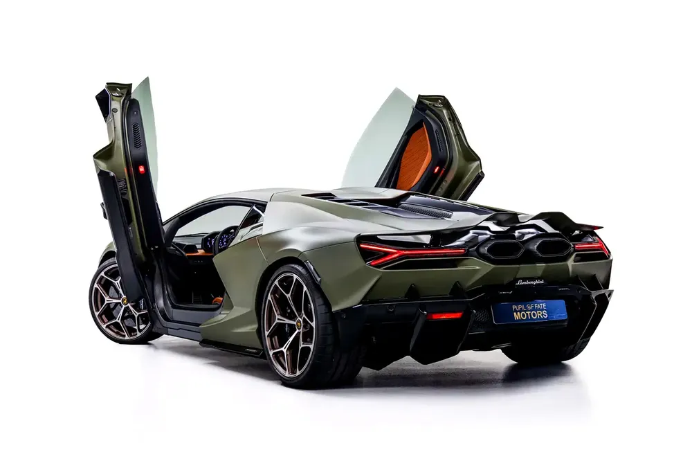 Lamborghini Revuelto - GCC Specs - Warrant Available - Image 6