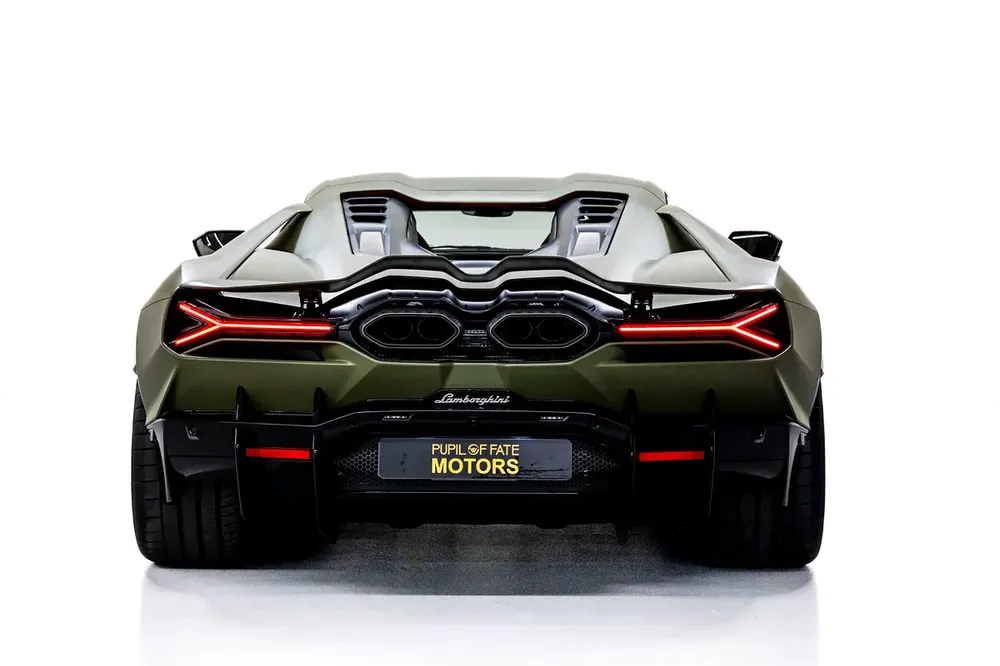Lamborghini Revuelto - GCC Specs - Warrant Available - Image 7