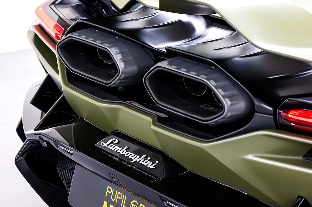 Lamborghini Revuelto - GCC Specs - Warrant Available - Image 9