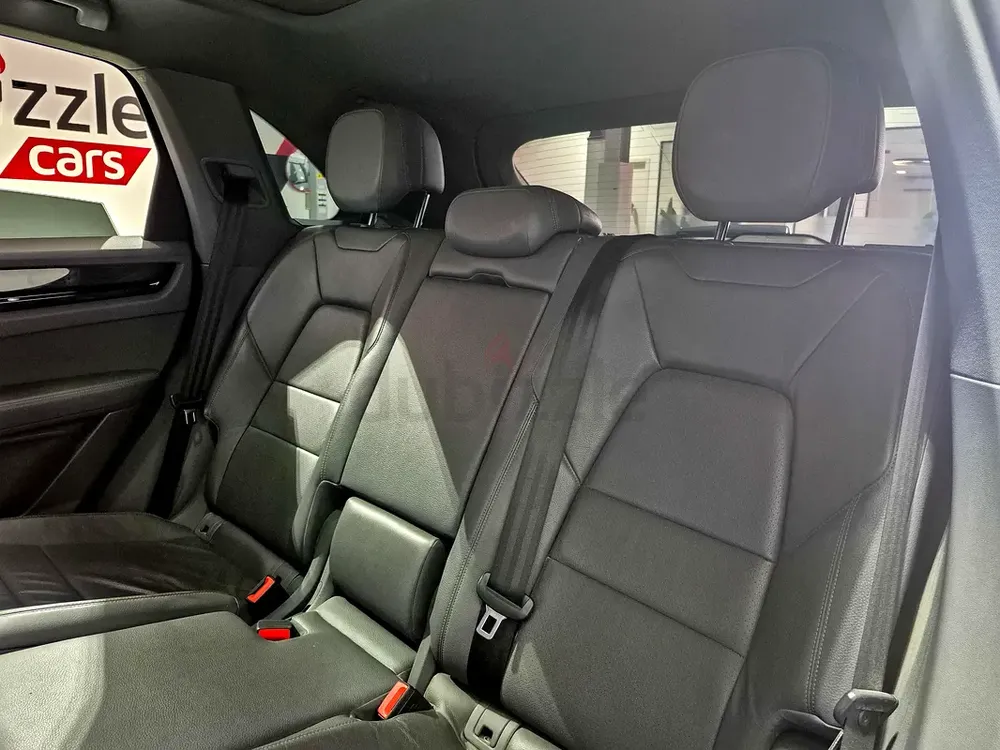AED 1761/month | 2018 Porsche Cayenne  | GCC Specs | Ref#446490 - Image 12