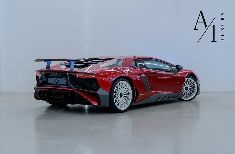 2016 Lamborghini Aventador SV (1 di 600) With Original Novitec Parts, Excellent Condition, GCC Specs - Image 5