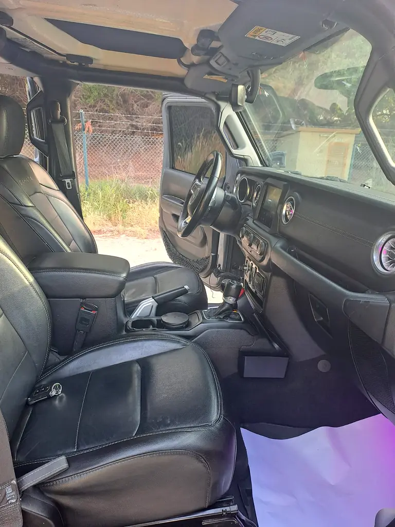 2021 Jeep Wrangler Unlimited Sahara GCC Specs - Pristine Condition V6 No Accident No repaint - Image 14