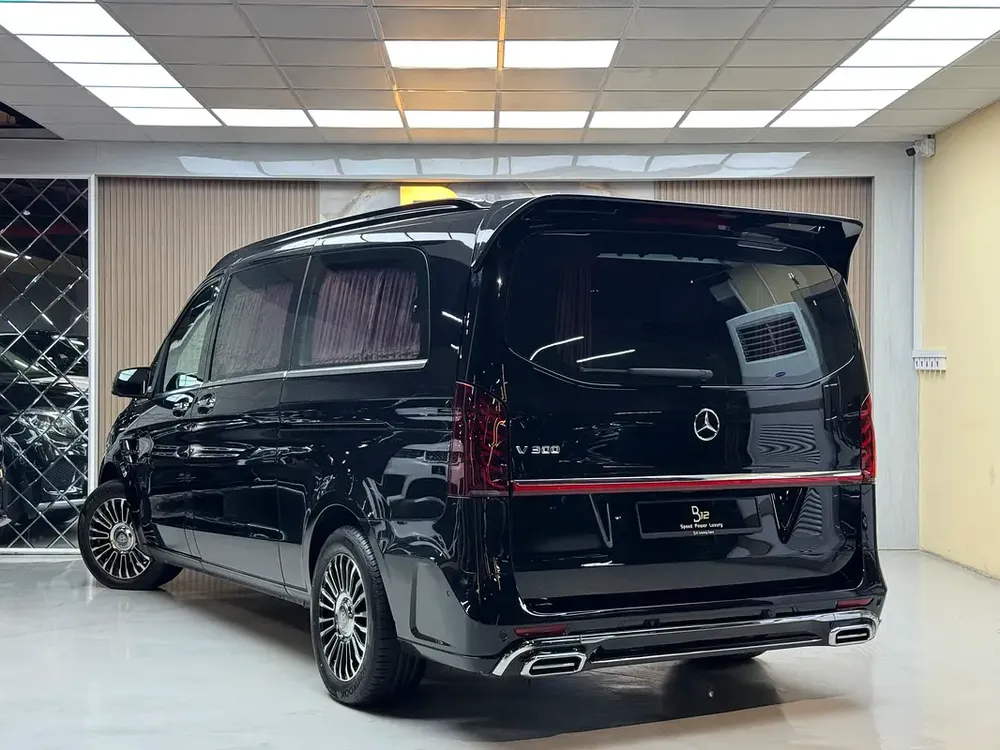 2025 Mercedes-Benz V-Class V 300 - Brand New - Chinese Specs - Image 4