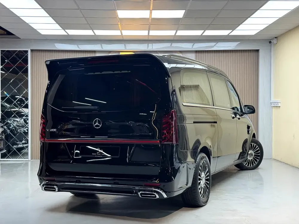 2025 Mercedes-Benz V-Class V 300 - Brand New - Chinese Specs - Image 5