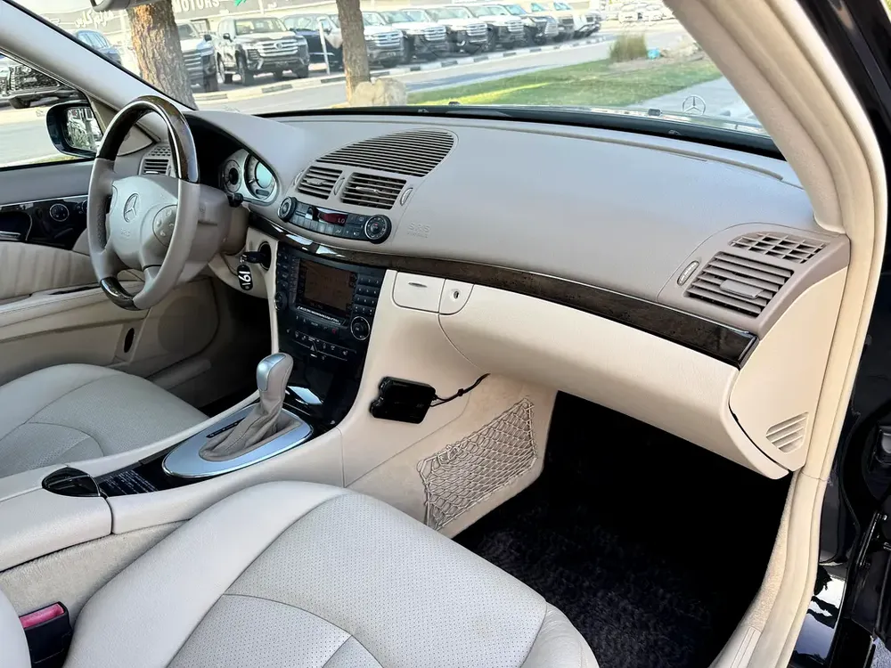 Mercedes Benz E320 2004 73000km - Beige Interior - Original Paint - Japan Import - Clean Title - Image 10