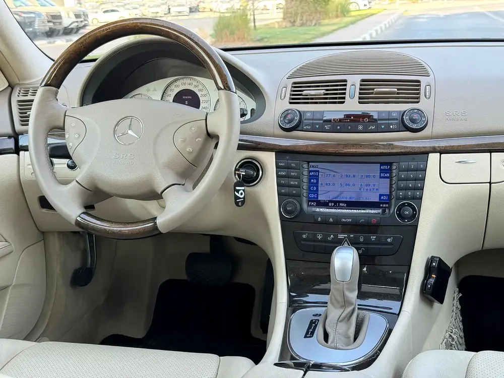 Mercedes Benz E320 2004 73000km - Beige Interior - Original Paint - Japan Import - Clean Title - Image 11