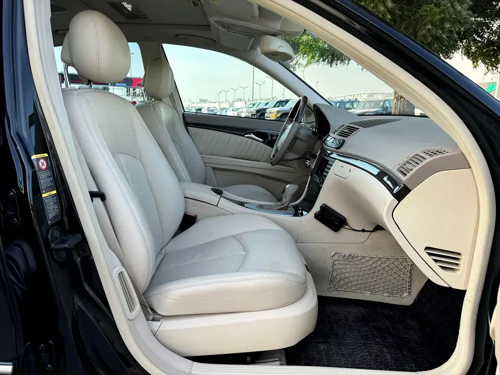 Mercedes Benz E320 2004 73000km - Beige Interior - Original Paint - Japan Import - Clean Title - Image 13