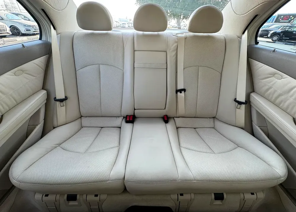 Mercedes Benz E320 2004 73000km - Beige Interior - Original Paint - Japan Import - Clean Title - Image 15