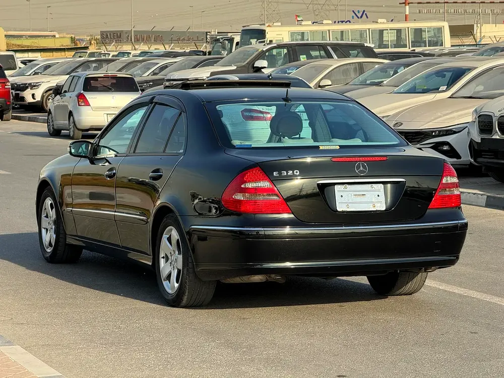 Mercedes Benz E320 2004 73000km - Beige Interior - Original Paint - Japan Import - Clean Title - Image 4