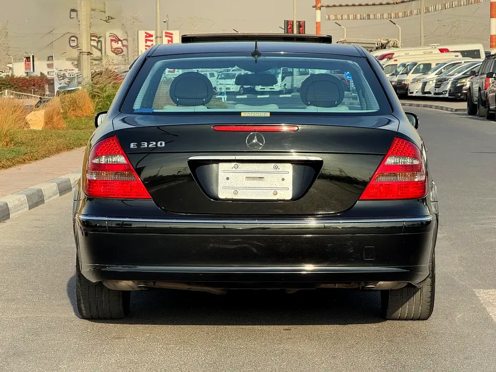 Mercedes Benz E320 2004 73000km - Beige Interior - Original Paint - Japan Import - Clean Title - Image 6