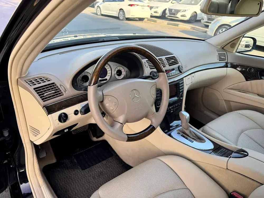 Mercedes Benz E320 2004 73000km - Beige Interior - Original Paint - Japan Import - Clean Title - Image 7
