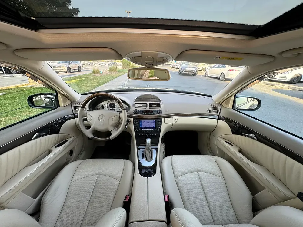 Mercedes Benz E320 2004 73000km - Beige Interior - Original Paint - Japan Import - Clean Title - Image 9