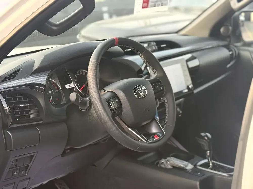 Toyota hilux 4.0 GR 2025 - Image 13