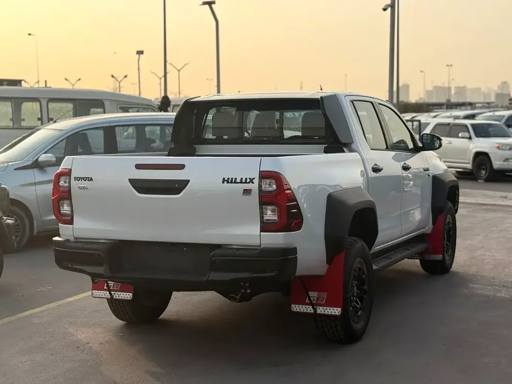 Toyota hilux 4.0 GR 2025 - Image 5