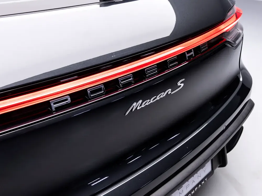 SUMMER STARTS NOW | EXCLUSIVE DEAL BY BLACKLINE, November 2026 Porsche Warranty, Low KMs, GCC - Image 20