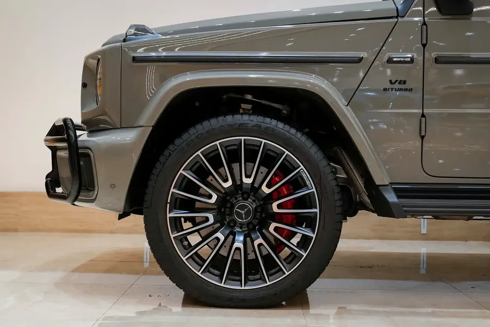 2025 Mercedes Benz G63 AMG / 5 Years Warranty And Service Contract Till 100k km / Gcc Specs - Image 12
