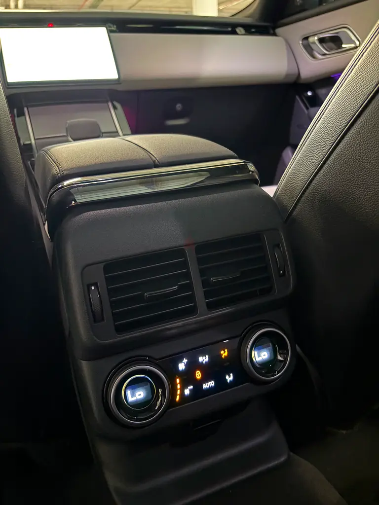 2024 Land Rover Range Rover Velar R-Dynamic HSE | GCC Specs | Like New - Image 13