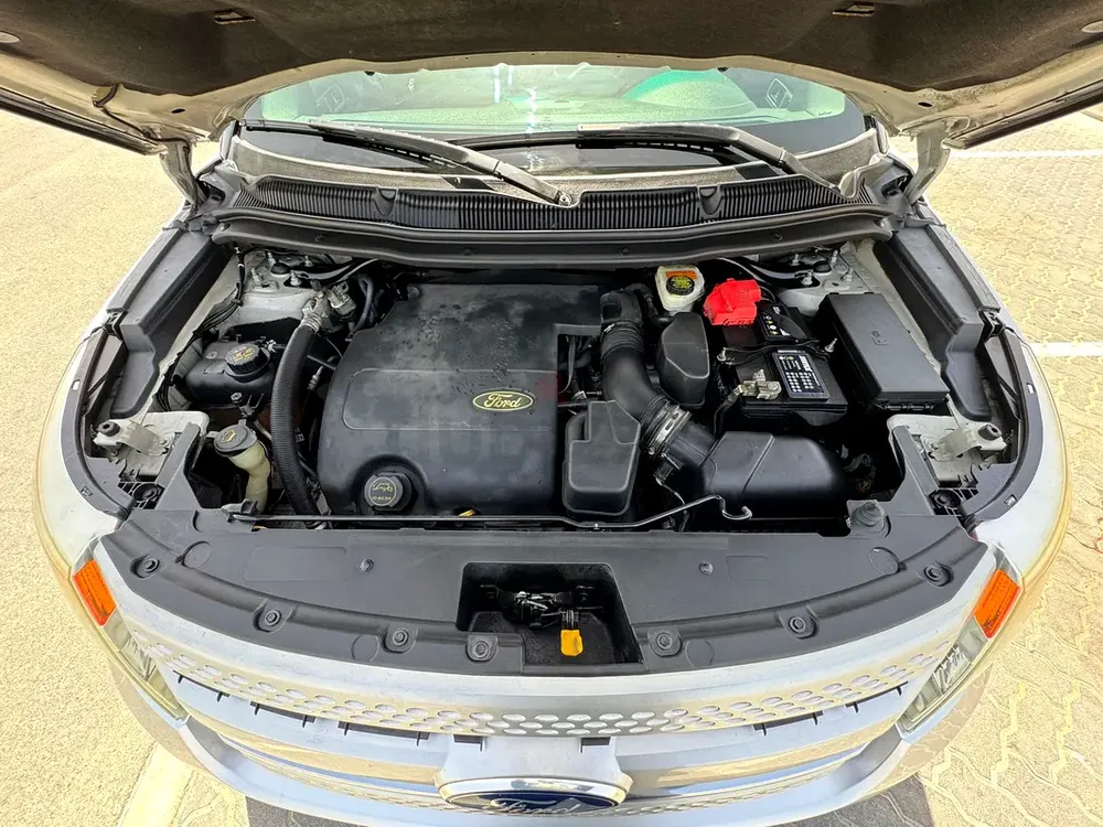 Ford explorer XLT full option car GCC spec single owner accident free two key available - Image 13